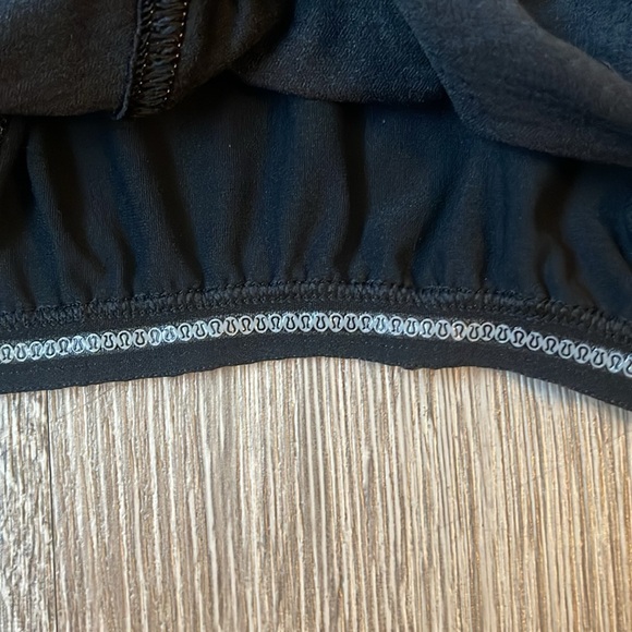 Lululemon Cycling Shirt black lined in gray has three back pockets quarter zip - Picture 7 of 11